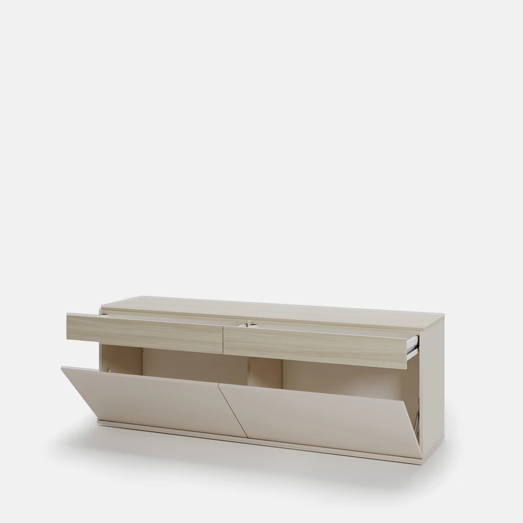 Otwarte szafki z widocznym wnętrzem