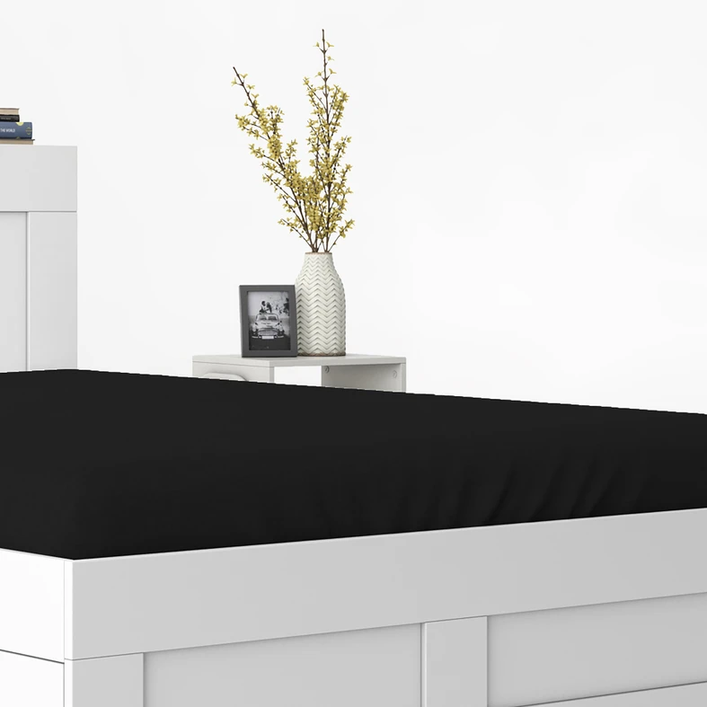 Černé saténové prostěradlo s gumou PURE 180x200 cm