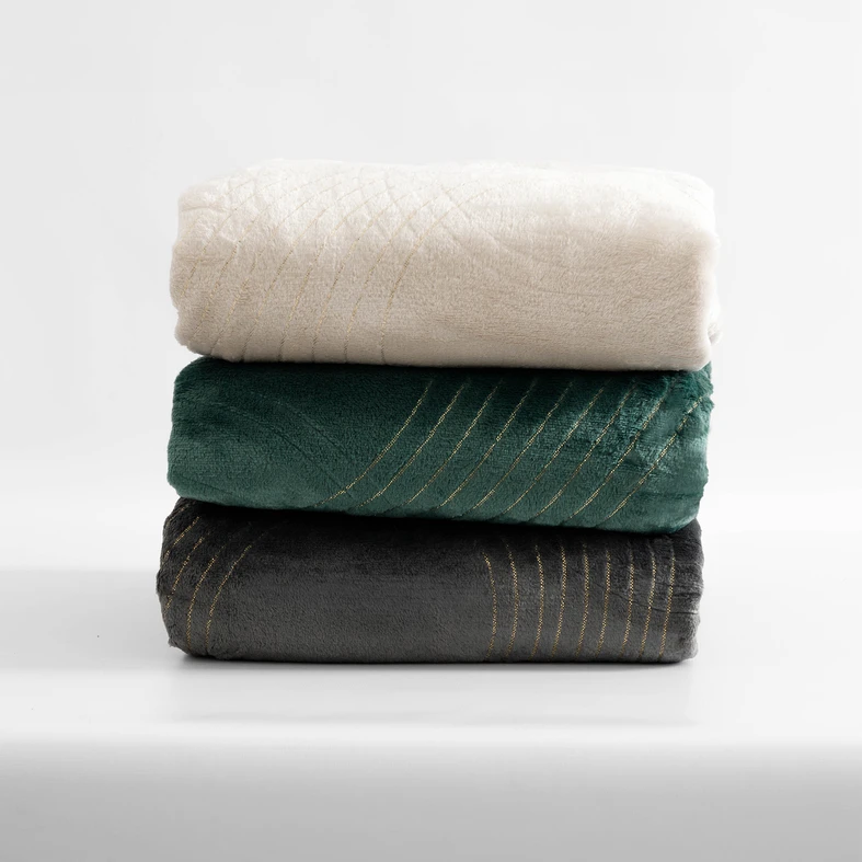 Koce w różnych kolorach 