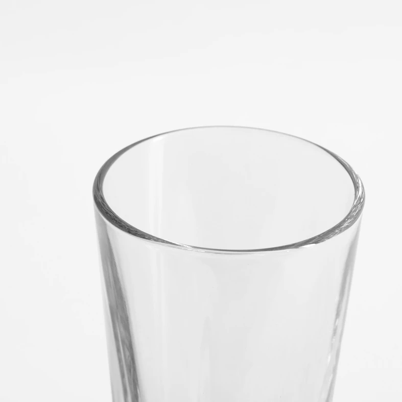 Detal, stosunkowo gruby rant szklanki long drink.