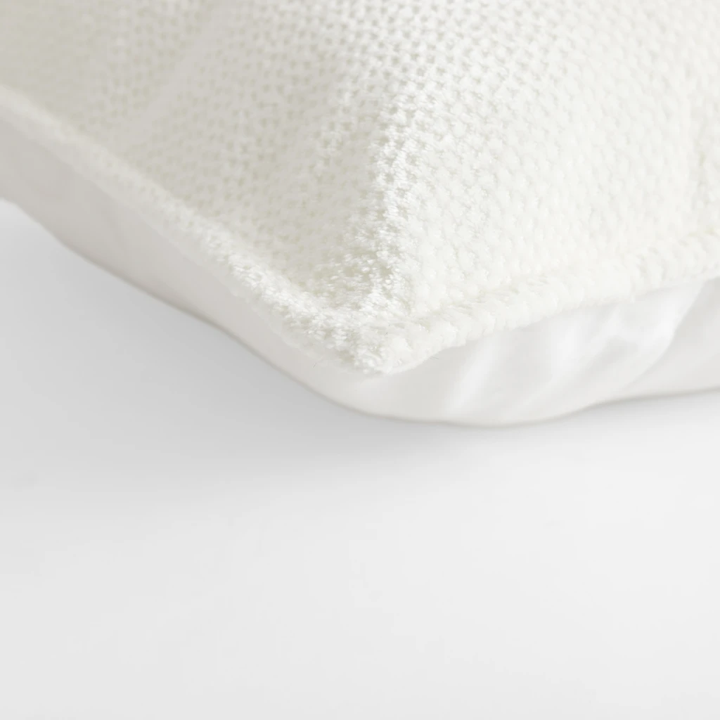 Szenilowa kremowa poszewka ozdobna