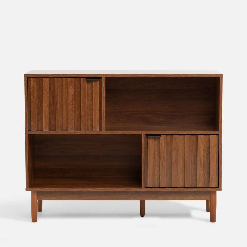 Komoda w kolorze ciemnego drewna, z dwoma szerokimi półkami i 2 szafkami