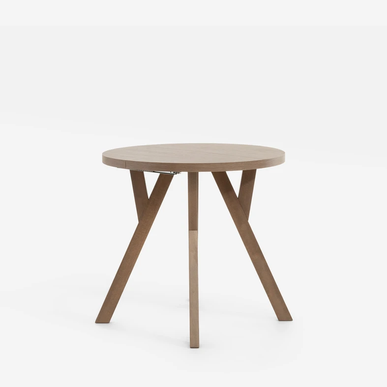 Widok stołu od boku, ukazujący nogi pod ukos.