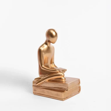 Zlatá dekorativní figurka 12,5x20 cm