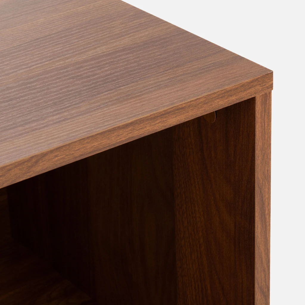 Detal, brzeg otwartej półki