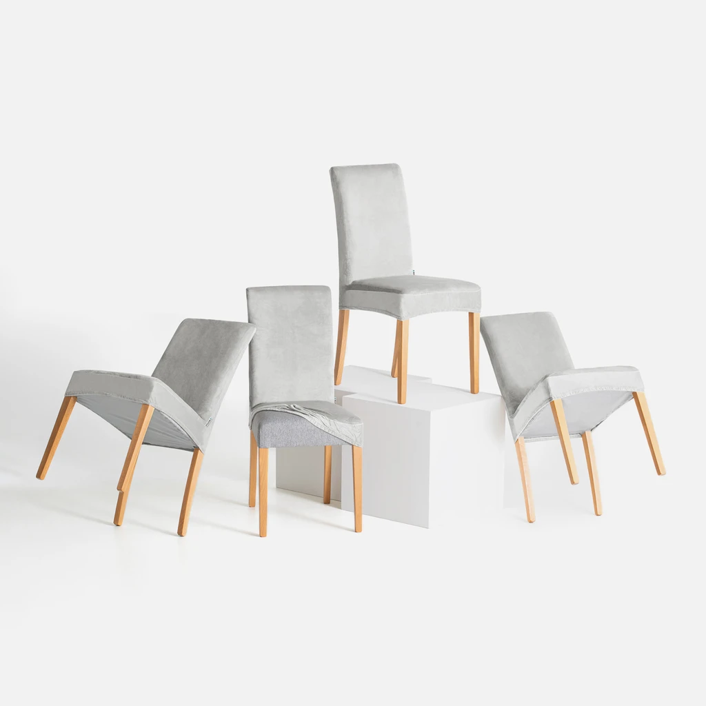 Aranżacja. Na zdjęciu kilka krzeseł z pokrowcami. 