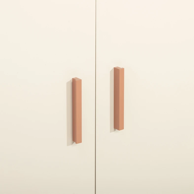 MILLES – szafa, która porządkuje przestrzeń i podkreśla naturalny charakter wnętrza.