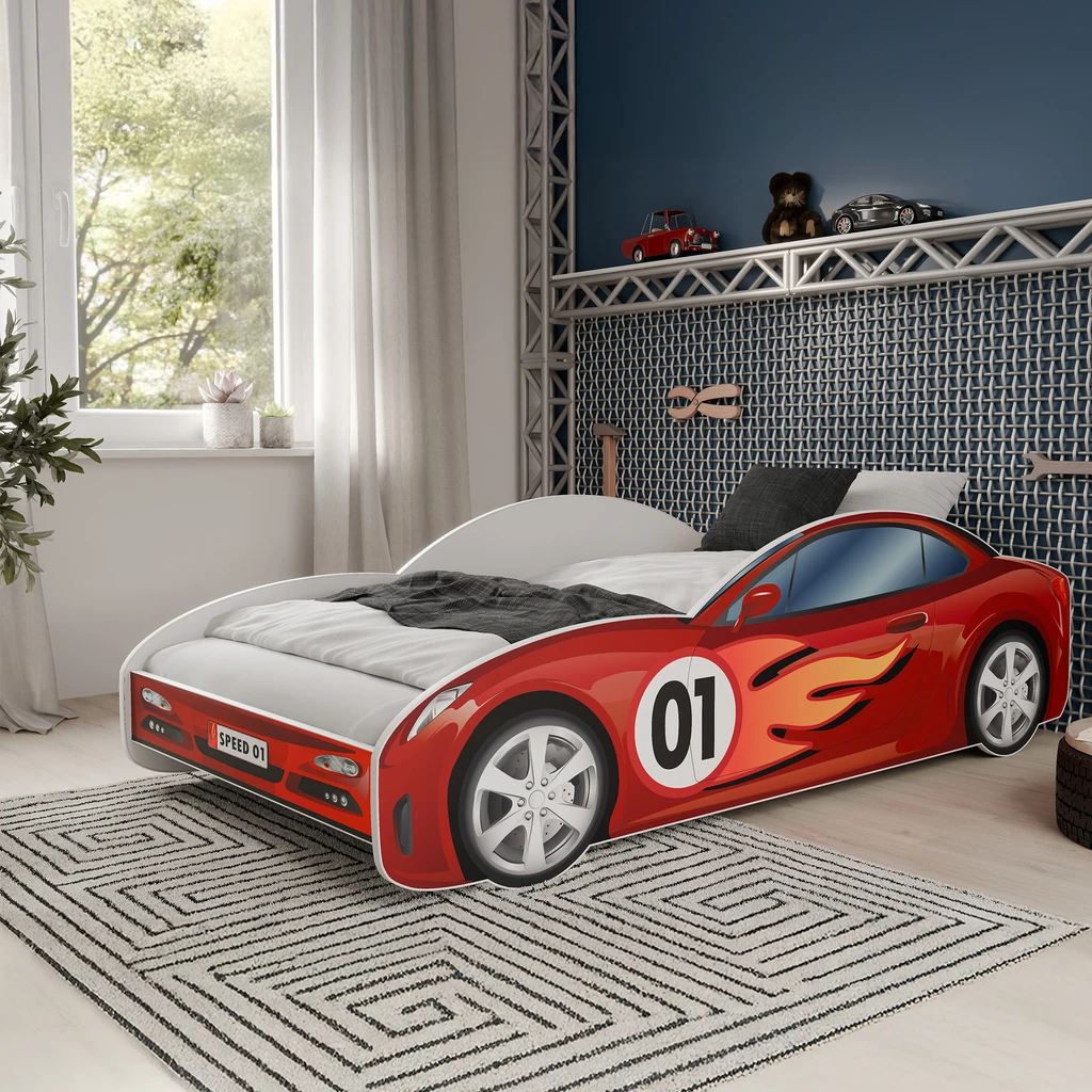 Aranżacja pokoju dziecięcego z łóżkiem w kształcie czerwonego auta sportowego