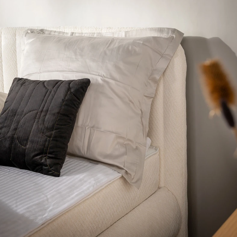 Povlak na polštář CHARLOTTE černý se zlatou nití 45x45 cm