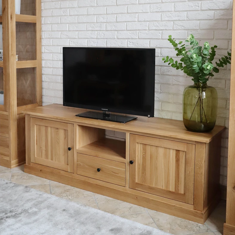 TV stolek se zásuvkou z masivního dřeva STELLA dub přírodní