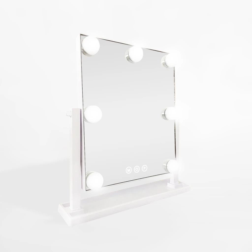 Zintegrowane z obudową oświetlenie LED ma moc 4,25W, a jego strumień świetlny wynosi 45-900 lumenów.