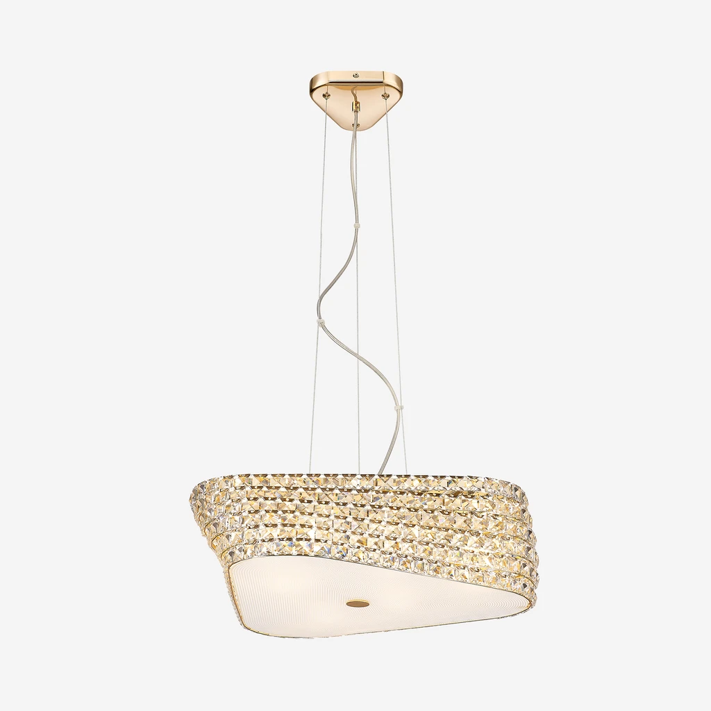 Lampa wisząca BABYLON w złotym kolorze z kryształowymi detalami rozświetla wnętrze, tworząc elegancki, nastrojowy efekt.