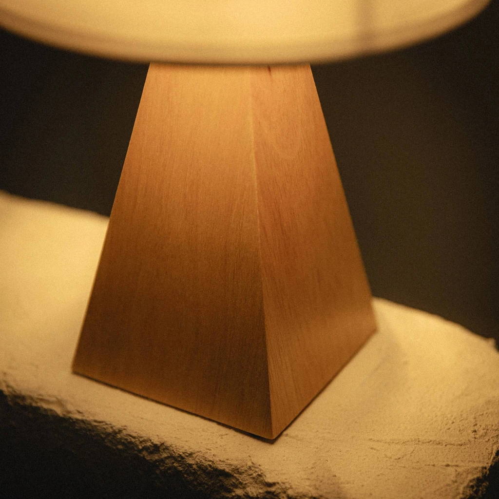 Bambusová stolní lampa s bílým stínidlem 31 cm