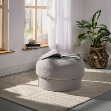 Kulatý světle šedý boucle taburet IQOMO