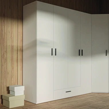 Čtyřdveřová šatní skříň TRAWEN