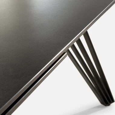 Konferenční stolek na kovových nohách EGENO