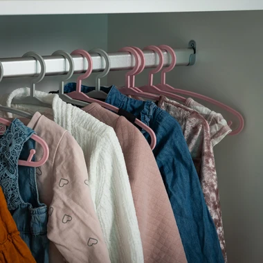 Sada dětských šatních ramínek šedých 6 ks