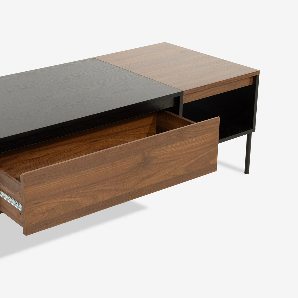 Otwarta szuflada w stoliku oraz widoczny blat czarno-drewnianym kolorze