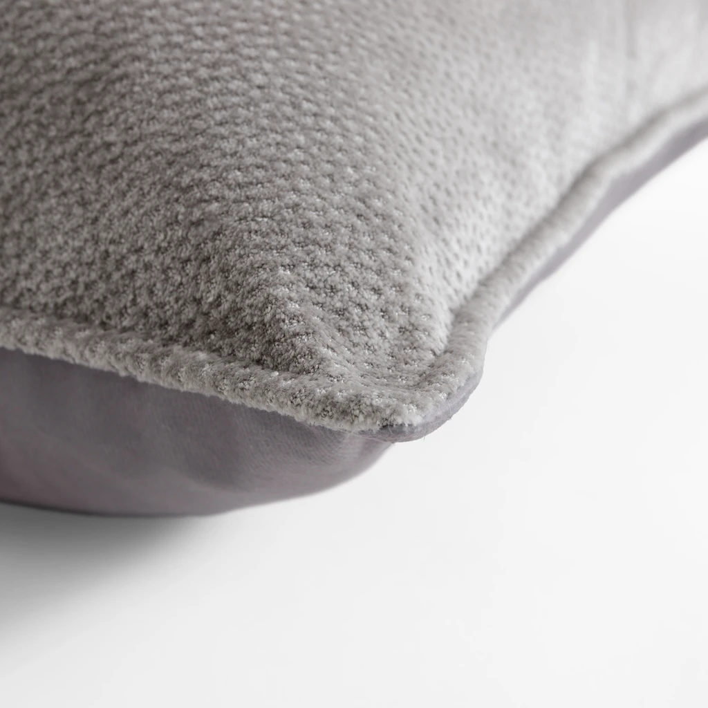 Szenilowa szara poszewka ozdobna