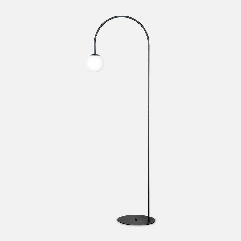Oprawa lampy przystosowana została dla żarówki LED typu E14 o mocy maksymalnej 10W.