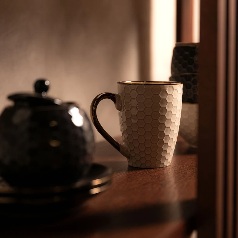 Keramický hrnek plást medu BRESCA 360 ml