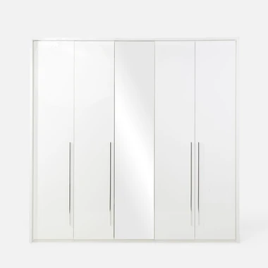 Pětidveřová šatní skříň se zrcadlem a obvodovou lištou PIANO bílý vysoký lesk