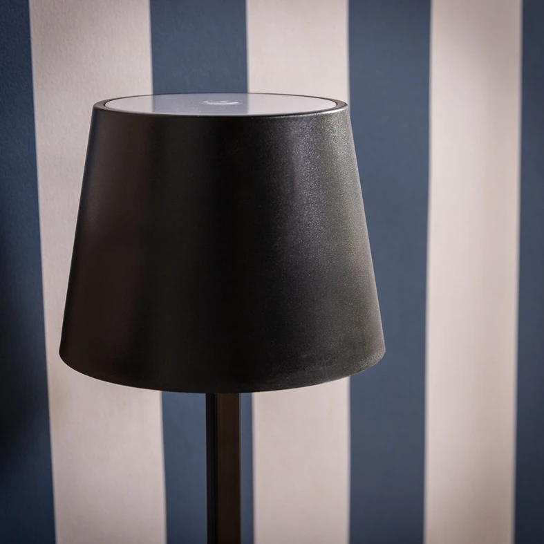 Černá stolní LED lampa na baterie 3AAA POLLI