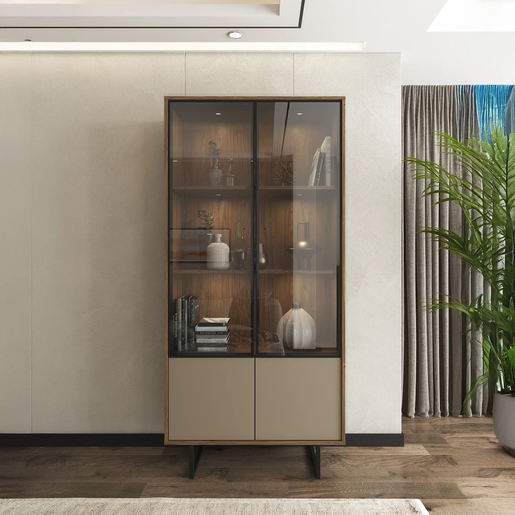 Aranżacja witryny w nowoczesnym salonie, w środku liczne dodatki