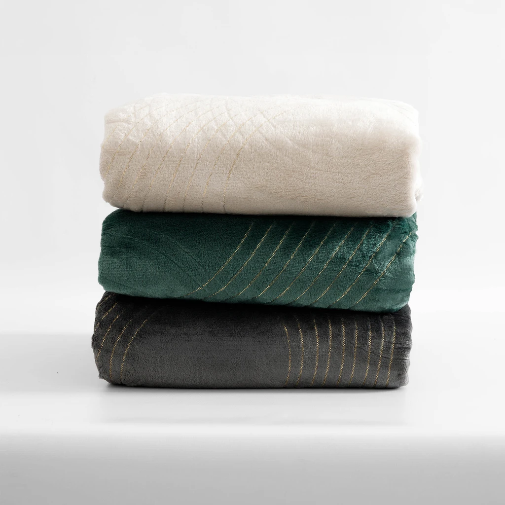 Koce w różnych kolorach 