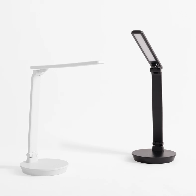 Bílá stolní LED lampa s kulatou základnou