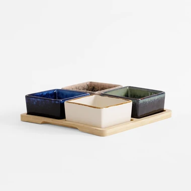 Sada 4 misek na čtvercovém bambusovém tácku 19x19 cm