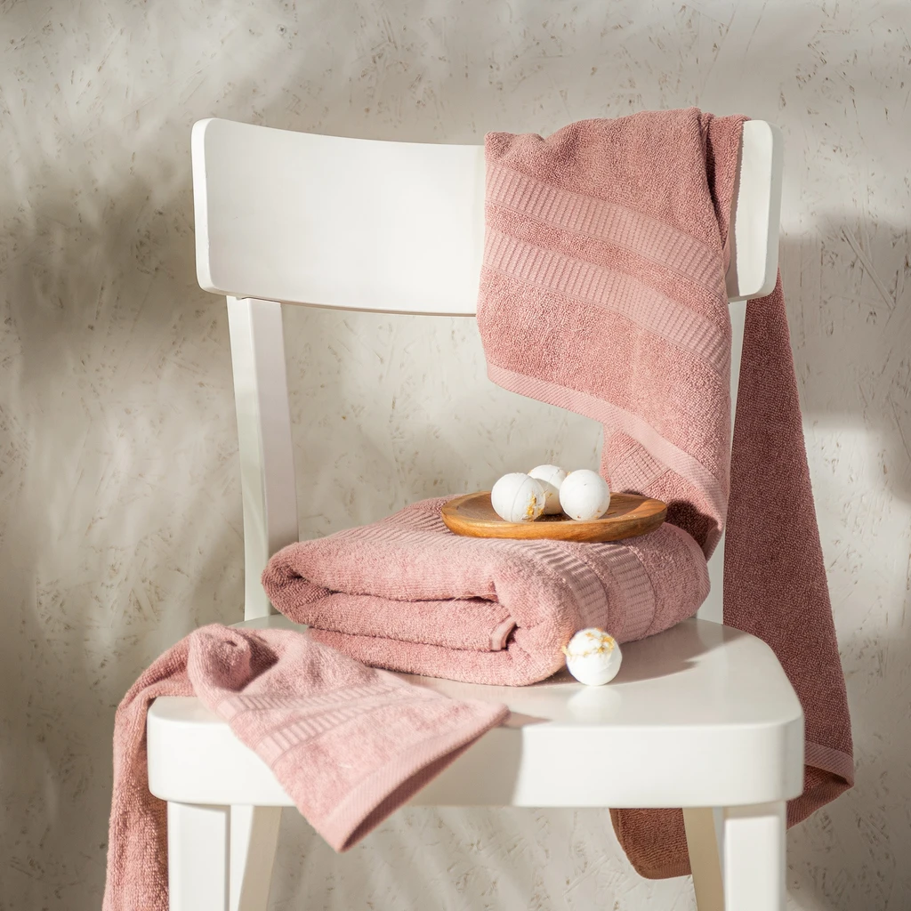 Ręcznik do kąpieli pudrowy róż TULSA 70x140 cm Osuška TULSA 70x140 cm pudrově růžová