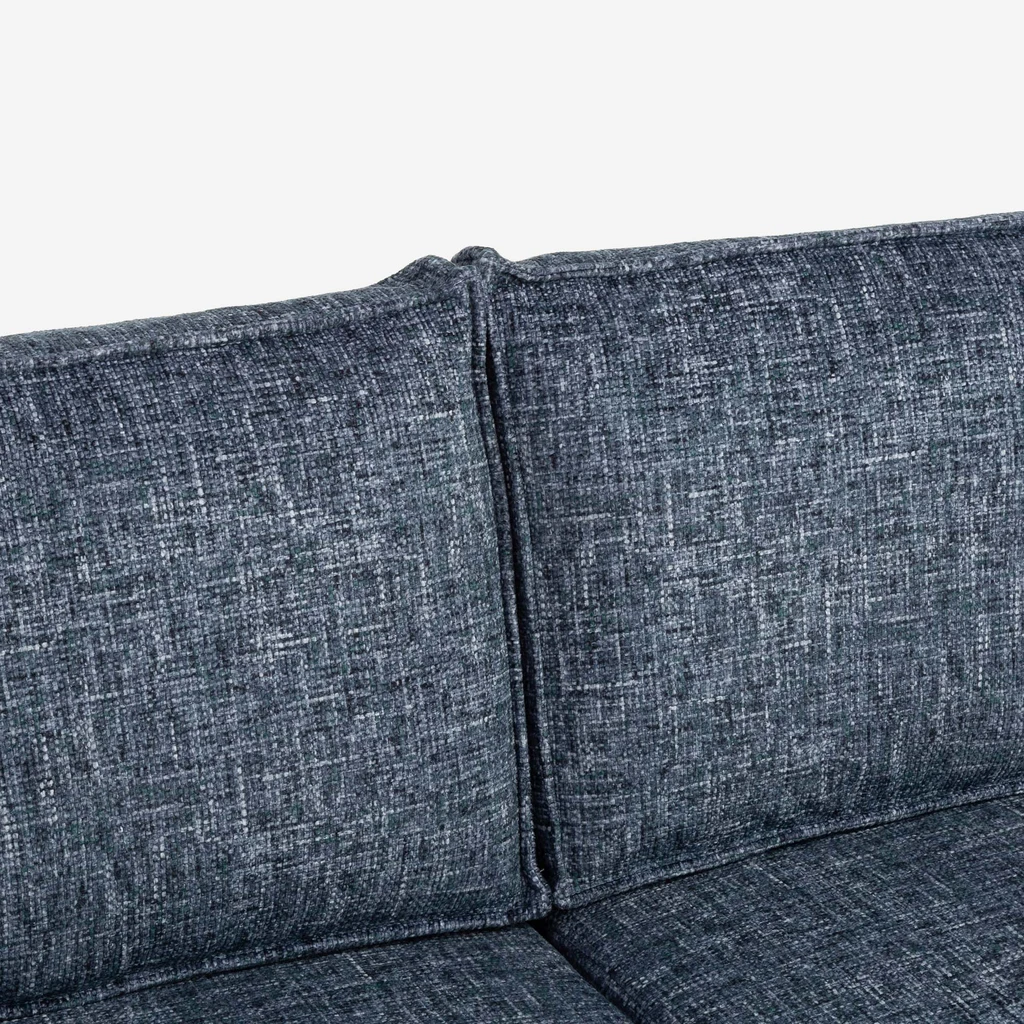 Poduszki oparciowe wykończone tą samą tkaniną co sofa