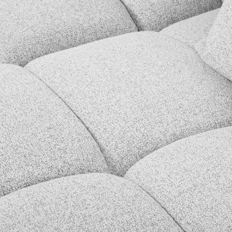 BIANCO O wspiera codzienny relaks dzięki miękkiej piance i sprężynom w siedzisku.