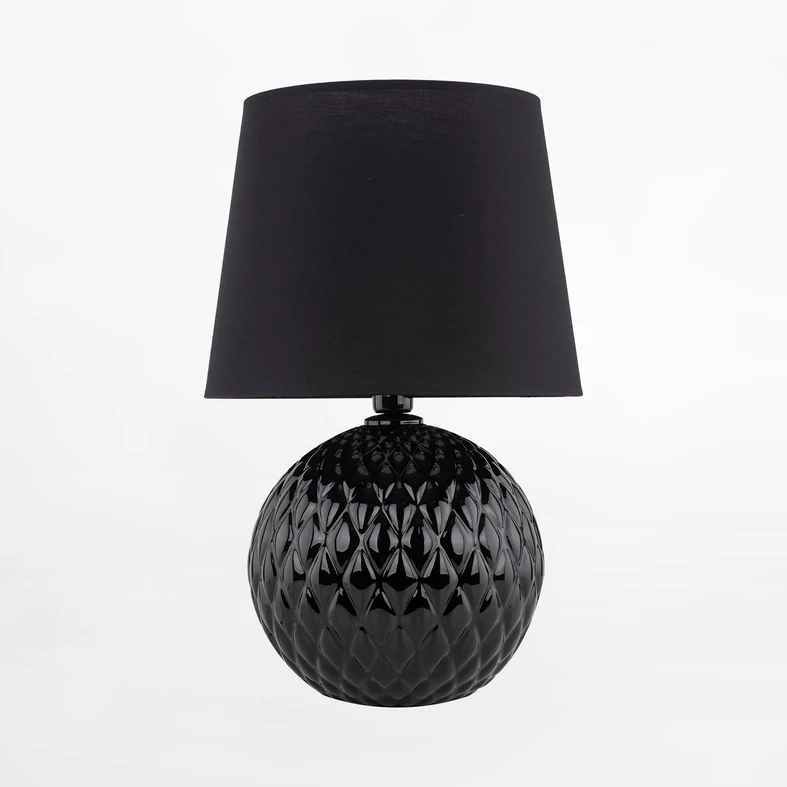 Podstawa lampy SANTANA jest kulista, ze wzorem w romby.