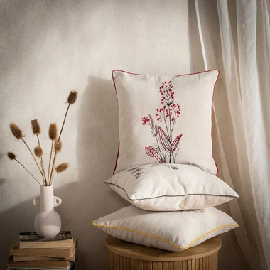 Povlak na polštář s výšivkou polních květů červený CASAL 45x45 cm