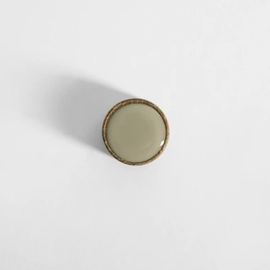 Béžový nábytkový knoflík AGD17 KIDDON pro skříně ADBOX