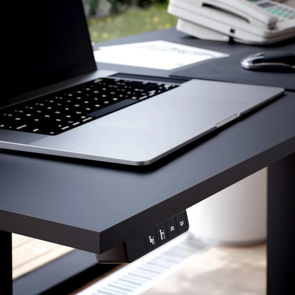 Elektryczna regulacja wysokości 75–120 cm ułatwia zmianę pozycji w trakcie pracy i nauki.