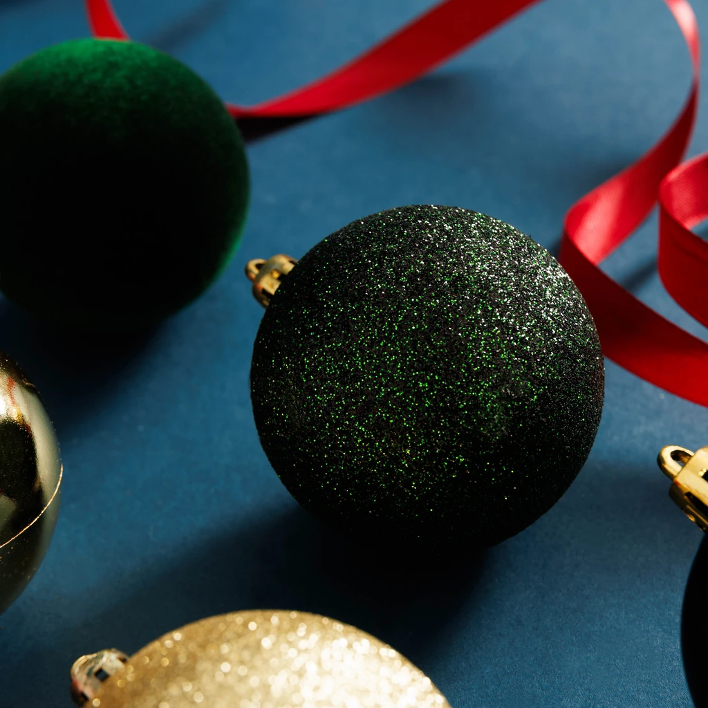 Vánoční baňky 6 cm zelené 16 ks