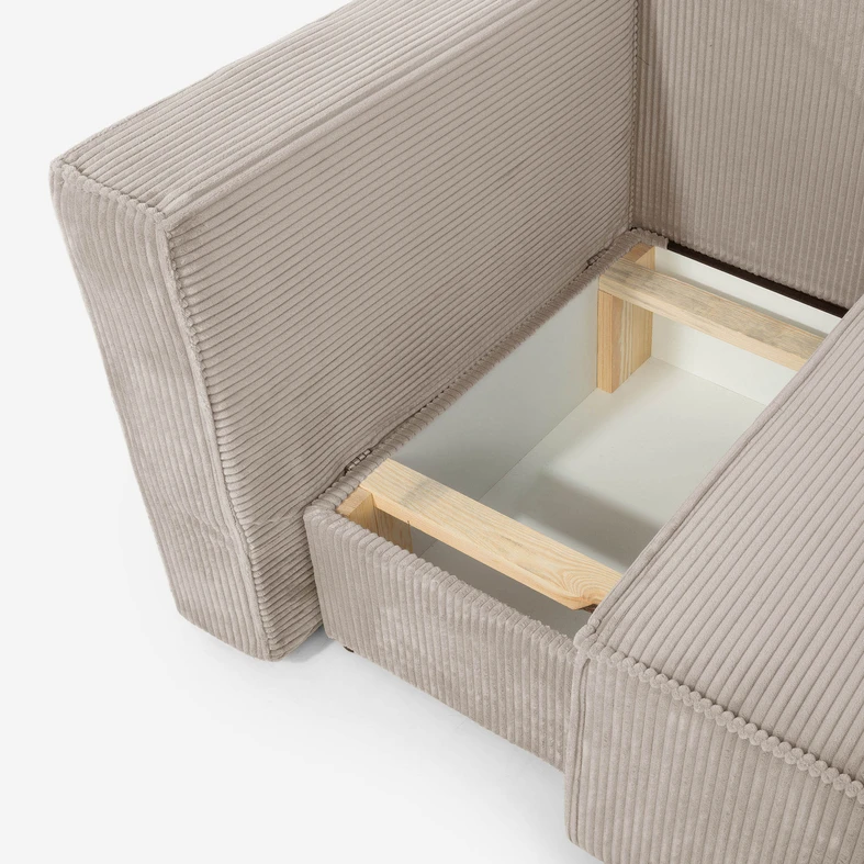 Sofa LUSO – miejsce, gdzie popołudniowy spokój spotyka się z wygodą i ciepłem beżowych tonów.