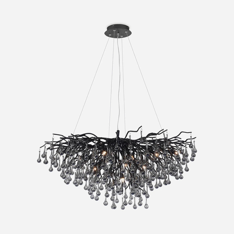 Wisząca lampa ICICLE o czarnym wykończeniu.