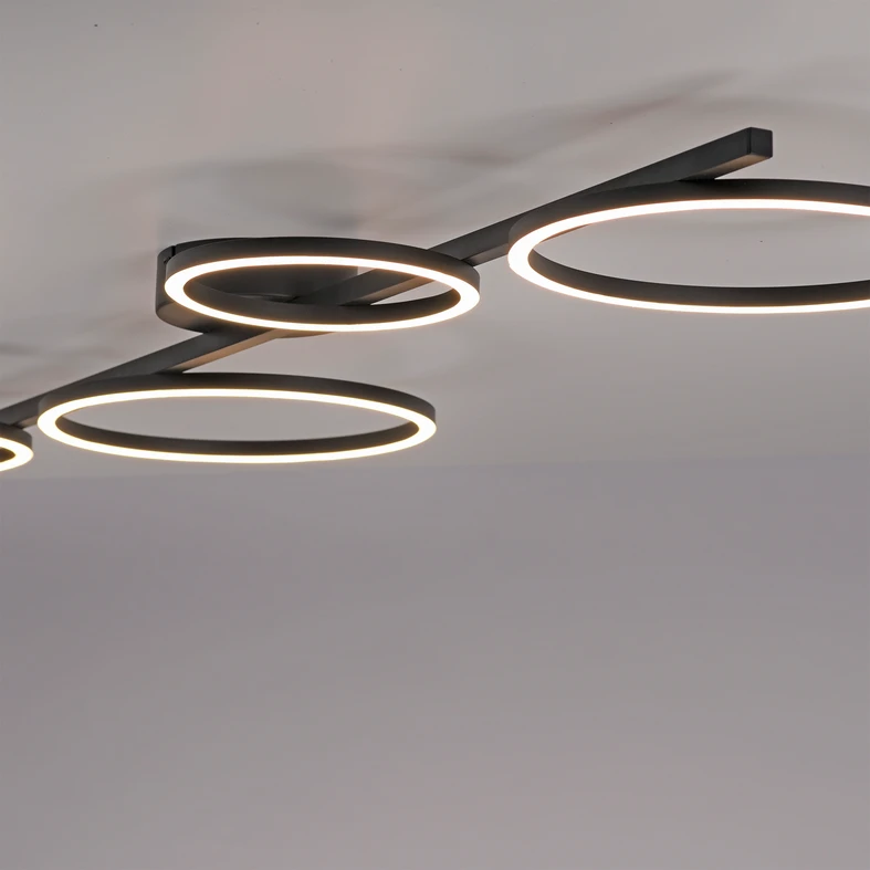 Zintegrowane oświetlenie MINI RITUS LED emituje strumień świetlny o wartości 4850 lumenów.