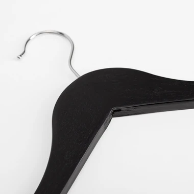 Sada 4 dřevěných ramínek, černá