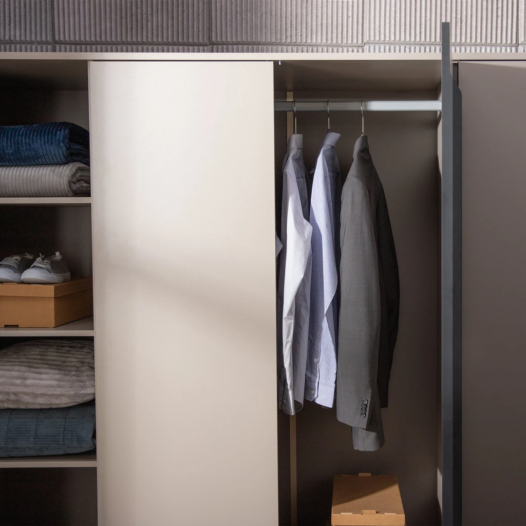 Šatní skříň se zásuvkami cappuccino DAMIEN