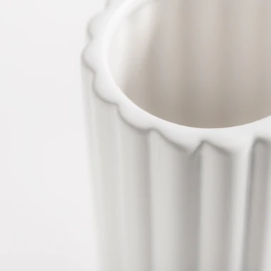 Bílá váza 19 cm
