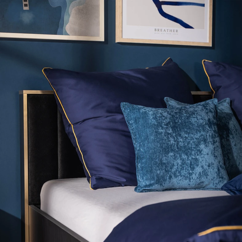 Łóżko ze stelażem i pojemnikiem czarne MOND 160x200 Černá postel s roštěm a úložným prostorem MOND 160x200