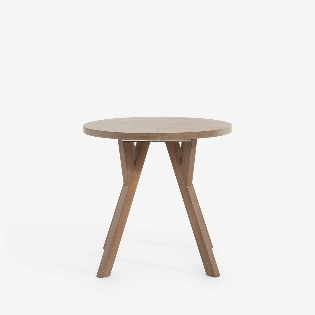 Widok stołu od boku, ukazujący nogi pod ukos.