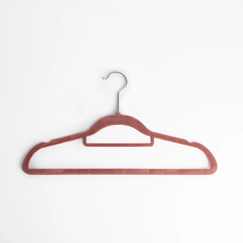 Tmavě růžová velurová ramínka VELVET, sada 5 kusů.