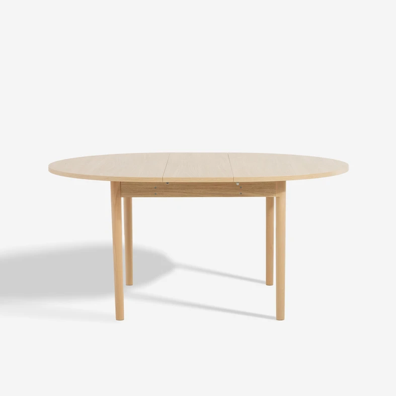 Zdjęcie stołu. Widok ogólny. Stół rozłożony.