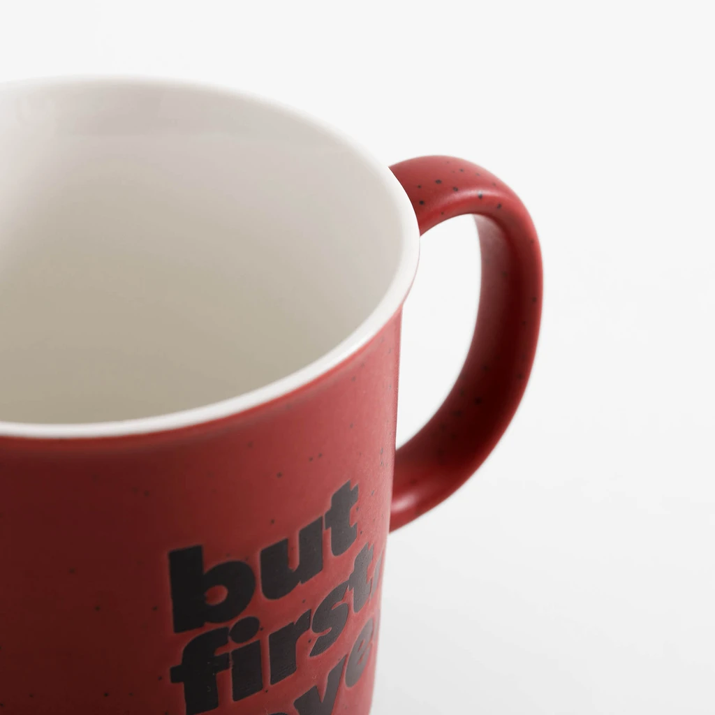Červený porcelánový hrnek 520 ml